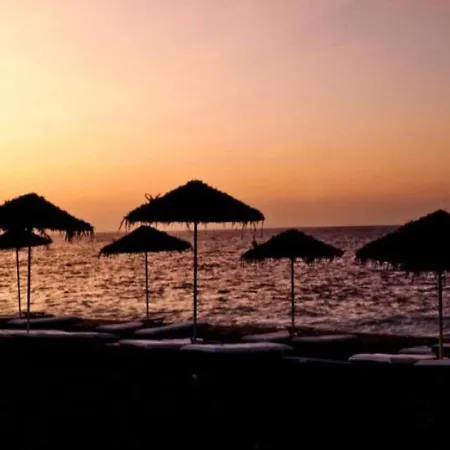 Dafnes 2 * Playa de Perivolos